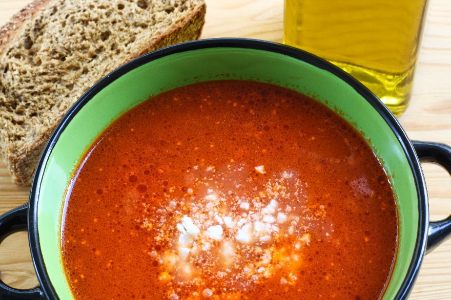 Σούπα με τραχανά ντομάτα και φέτα